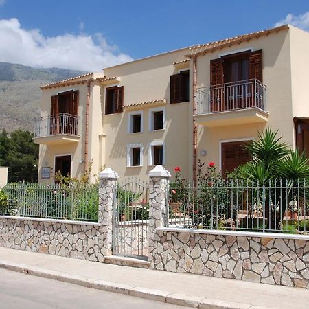 Aurora Castelluzzo Bed & Breakfast Bagian luar foto