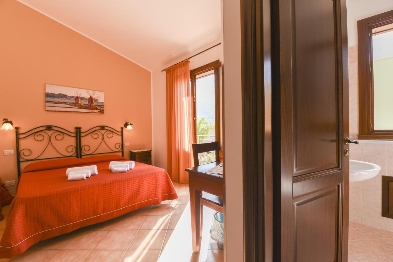 Aurora Castelluzzo Bed & Breakfast Bagian luar foto