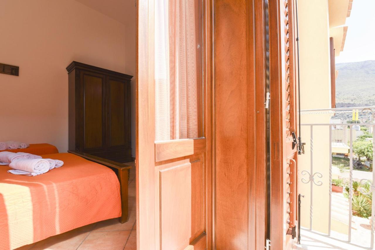 Aurora Castelluzzo Bed & Breakfast Bagian luar foto