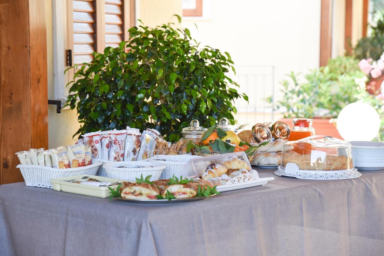 Aurora Castelluzzo Bed & Breakfast Bagian luar foto