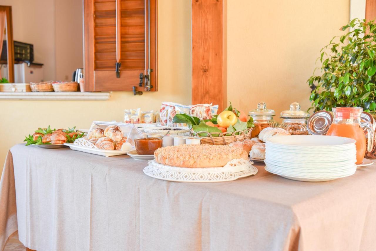Aurora Castelluzzo Bed & Breakfast Bagian luar foto