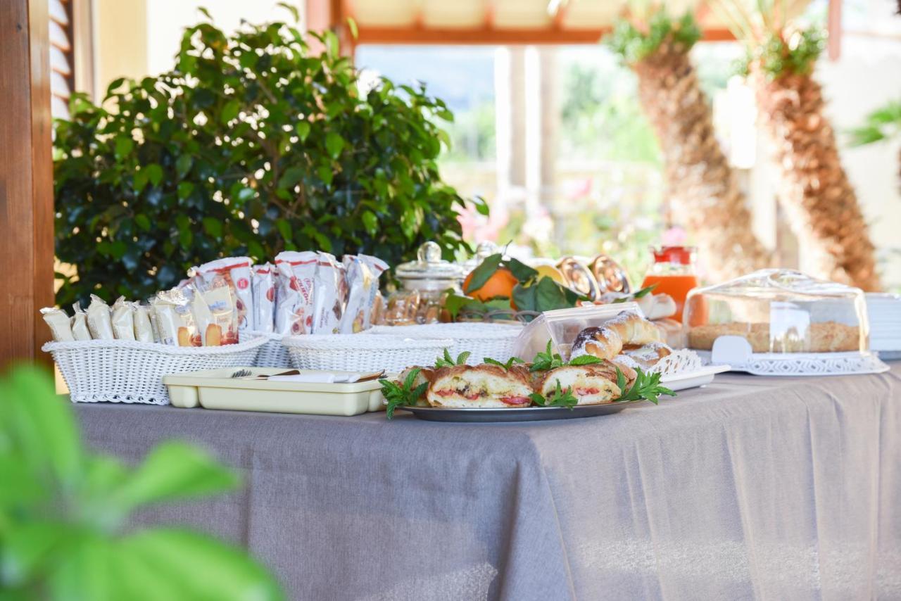 Aurora Castelluzzo Bed & Breakfast Bagian luar foto