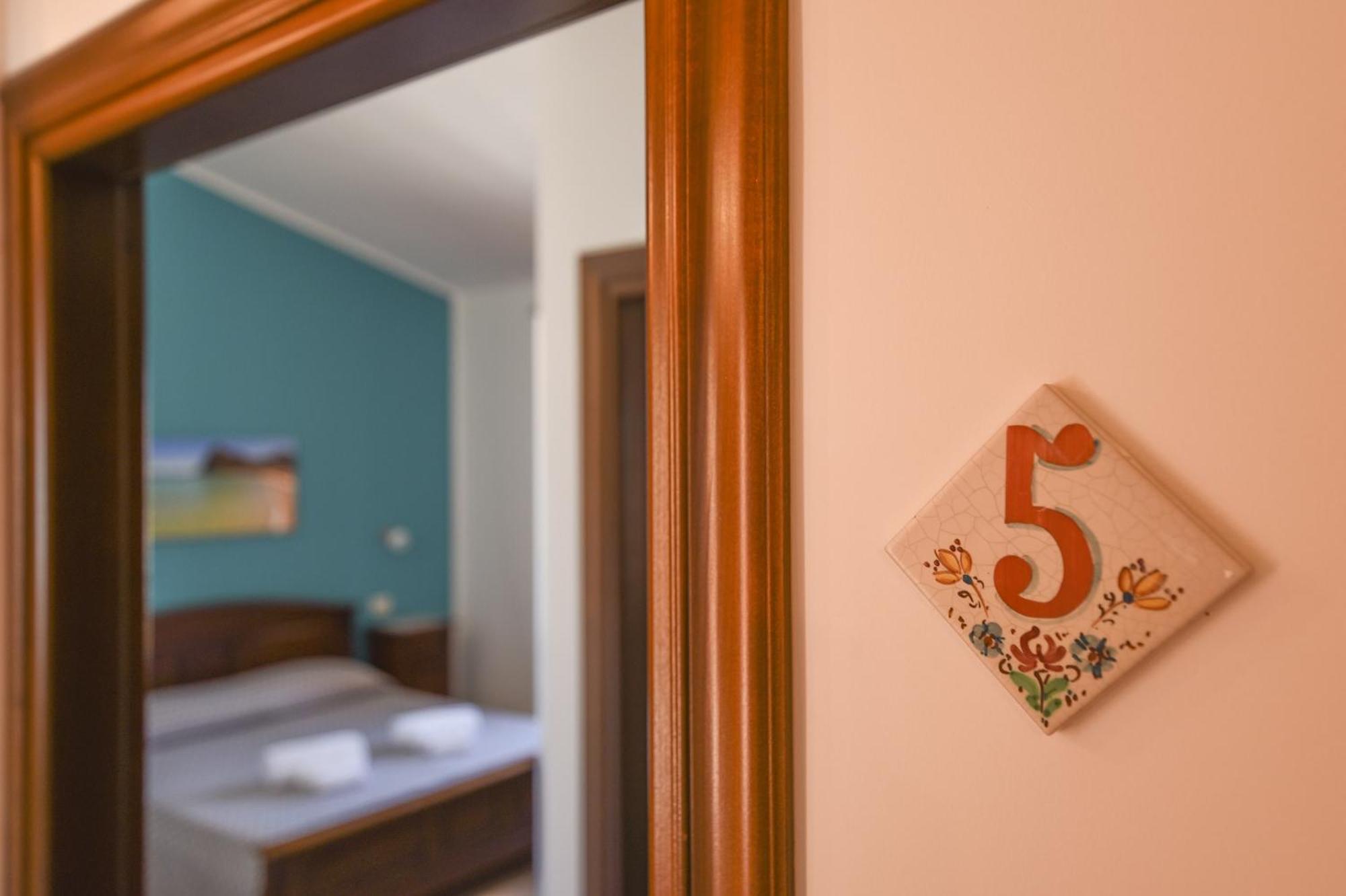 Aurora Castelluzzo Bed & Breakfast Ruang foto