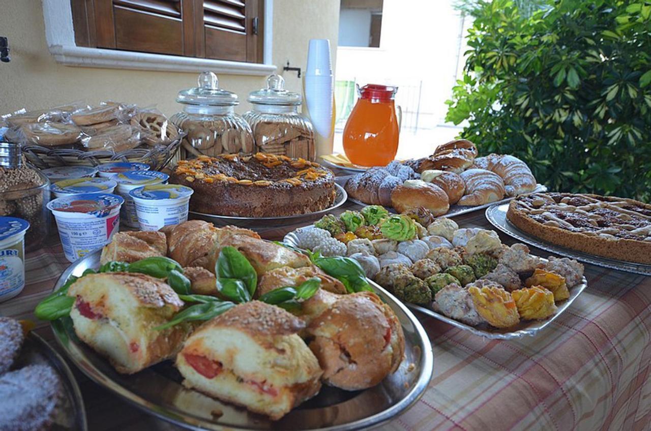 Aurora Castelluzzo Bed & Breakfast Bagian luar foto